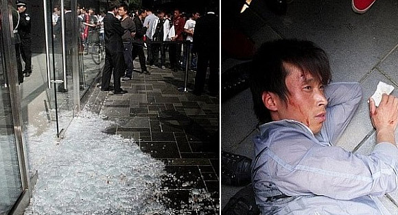 Panic on the streets of Bejing as Apple store smashed 