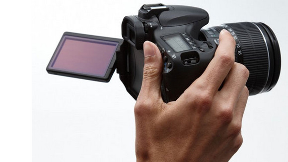 Canon EOS 60D dSLR offers fold out screen and HD video 