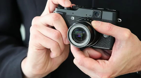 Fujifilm X10 enthusiast retro camera gets hands-on review