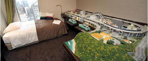 Train buffs in heaven as Japanese hotel offers in-room model railway 