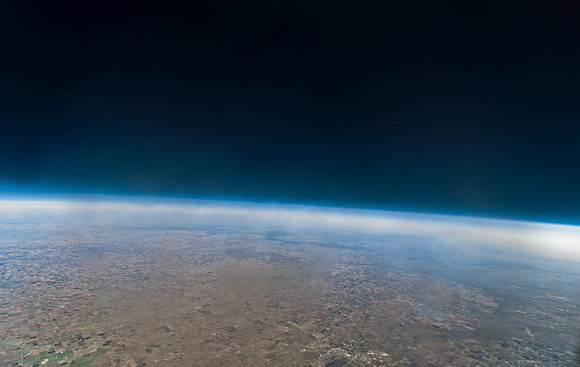 Students send a Nikon D300s SLR to the edge of space