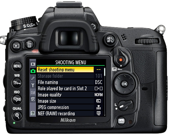 Nikon D7000 mid-range dSLR announced 