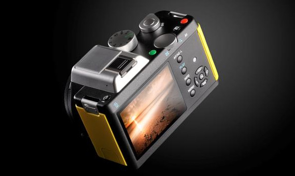 Pentax announces K-01 K-mount APS-C mirrorless camera with designer look
