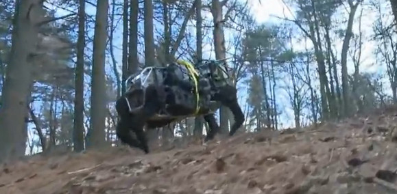 Boston Dynamics LS3 robot dog scuttles about in the wild