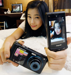 Samsung SCH-W880 cameraphone packs 12MP