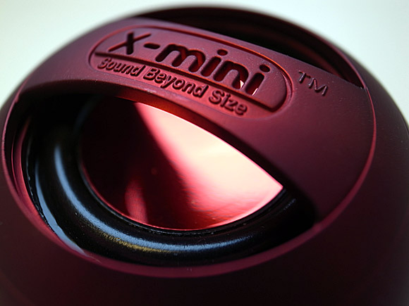 XMI X-mini II capsule mini speaker impresses with a big sound