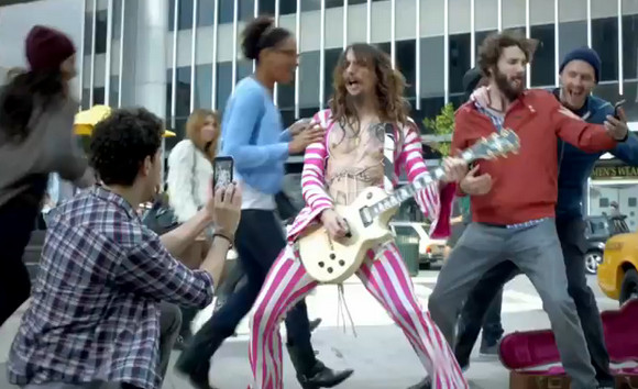 Samsung Galaxy Note advert pulls out the stops to really take the p*ss out of Apple fans With most of our days spend looking at dour promo videos accompanied by deep voices telling us how great a product is, we’ve grown to appreciate Samsung’s amusing stabs at...