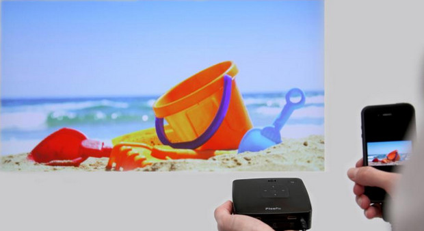 Pint-sized Philips PicoPix 2480 projector pumps out 120 inch projections