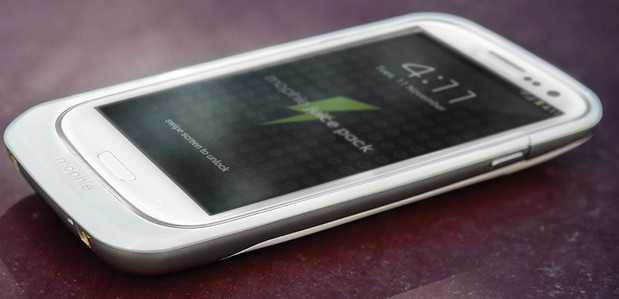 Morphie battery pack doubles the battery life of Samsung Galaxy SIII smartphone