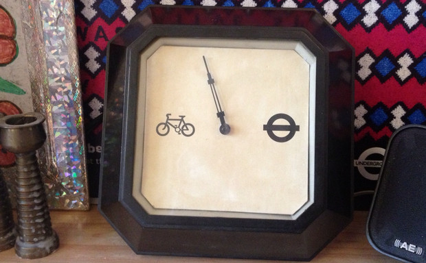 Bicycle barometer lets London commuters decide between taking the bike or the tube 