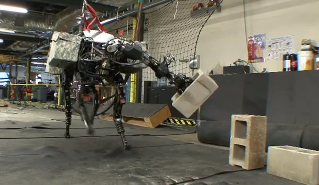 Big Dog robot gains powerful, rock-throwing arm, fuels many more nightmares
