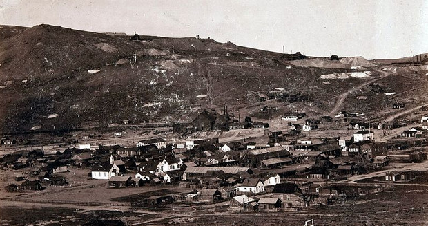 Incredible fly-by footage of abandoned Californian mining ghost town