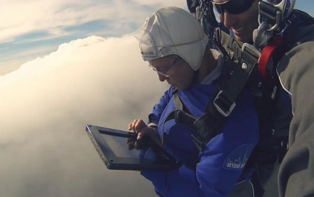 Skydiver builds website as he parachutes in fabulously pointless publicity stunt