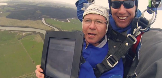 Skydiver builds website as he parachutes earthwards in fabulously pointless publicity stunt