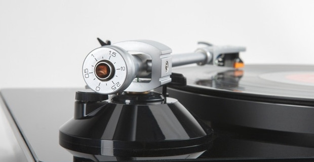 Lenco L-175 USB turntable serves up retro vinyl styling with USB port