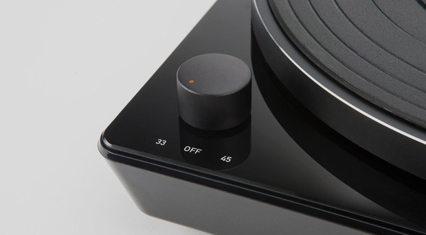 Lenco L-175 USB turntable serves up retro vinyl styling with USB port