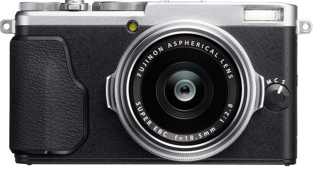 Fujifilm X70 premium compact camera goes for Ricoh GR's street shooting crown