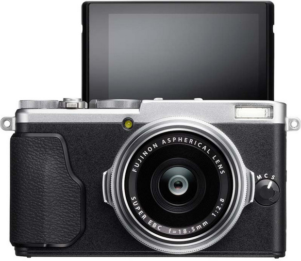 Fujifilm X70 premium compact camera goes for Ricoh GR's street shooting crown
