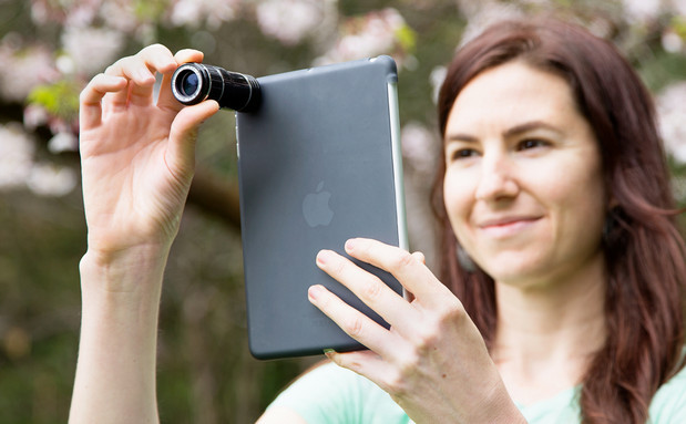 Apple iPad photographers! Make yourself look even more stupid with the iPad Telephoto Lens