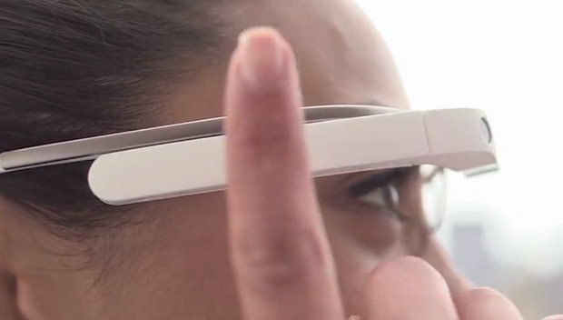 Google Glass how-to video shows off a futuristic, but simple interface