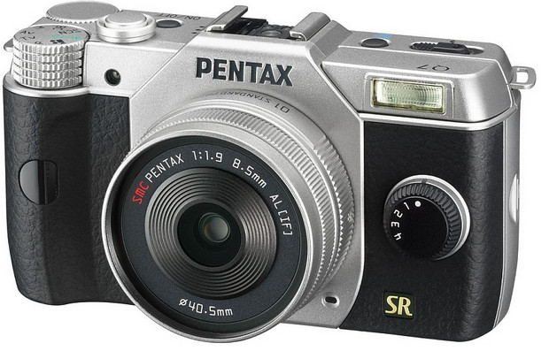 Lilliputian Pentax Q7 compact camera wedges a bigger sensor into its teensy weensy body