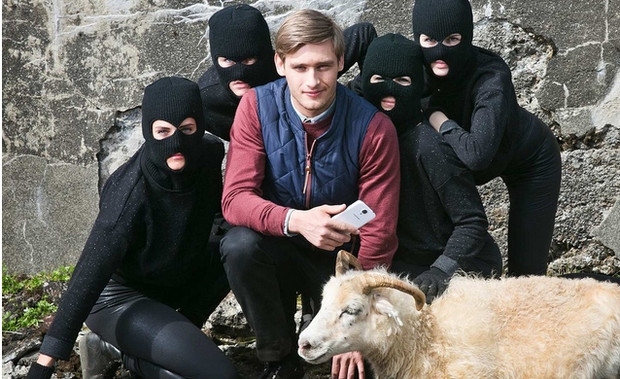 Samsung's latest bizarre Galaxy S4 advert: goats, ninjas and apples